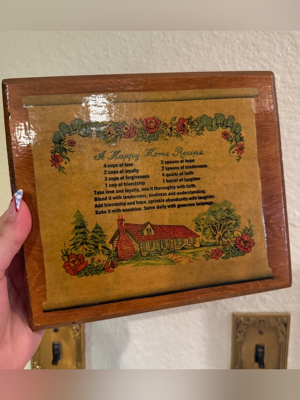 Vintage Happy Home Themed Wall Plaque